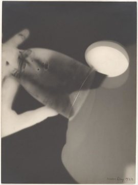 Kiki drinking, 1922 ©Man Ray, Gilman Collection