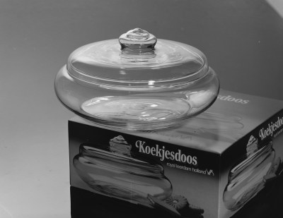 Advertising photo (1981) of glass biscuit tin by Jacques Boon