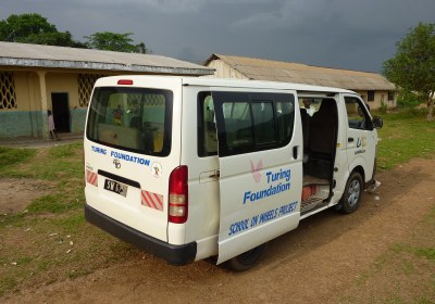 Een van de Turing Foundation bussen voor School on Wheels, Kameroen. Turing Projectbezoek Maart 2012